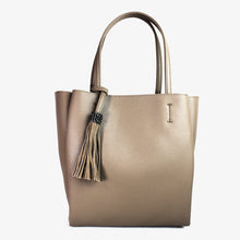 画像をギャラリービューアに読み込む, ペレンネ PERENNE 911 肩から掛けられる縦型トートバッグ キラキラのフリンジ付き ブラック>フォーマルバッグ仕様