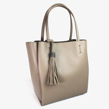 画像をギャラリービューアに読み込む, ペレンネ PERENNE 911 肩から掛けられる縦型トートバッグ キラキラのフリンジ付き ブラック>フォーマルバッグ仕様