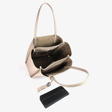 画像をギャラリービューアに読み込む, ペレンネ PERENNE 911 肩から掛けられる縦型トートバッグ キラキラのフリンジ付き ブラック>フォーマルバッグ仕様