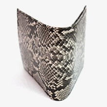 画像をギャラリービューアに読み込む, ヘビ柄 二つ折財布 19012 カード4枚入り コインポケット付き メンズサイフ レディースサイフ レディース小物 送料無料