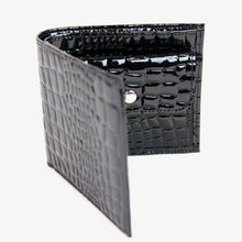 画像をギャラリービューアに読み込む, ワニ型押 二つ折り財布 19020 エナメル仕上げ 小銭入れ付き レディースサイフ メンズサイフ 送料無料
